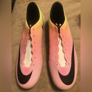 Nike Indoor Cleats, Womens size 9.5. Stock #651632-107